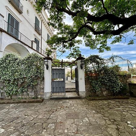 Relais La Rupe Hotel Соренто Екстериор снимка
