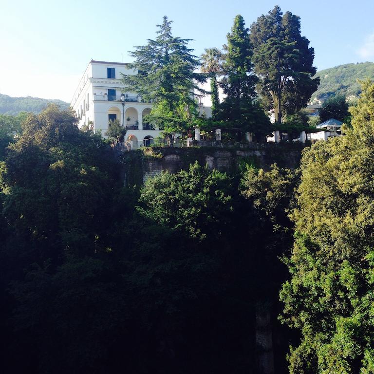 Relais La Rupe Hotel Соренто Екстериор снимка