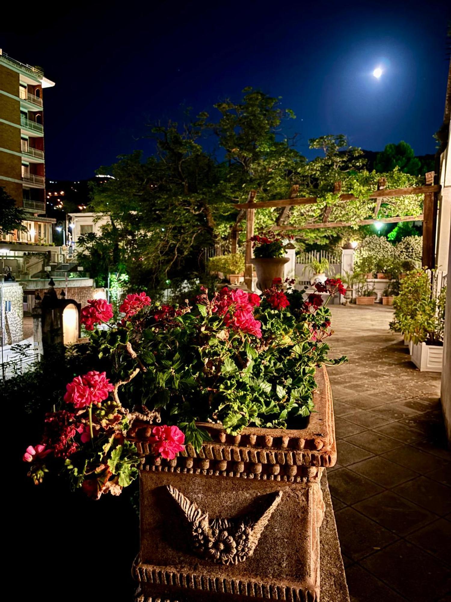 Relais La Rupe Hotel Соренто Екстериор снимка