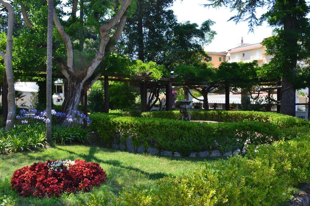 Relais La Rupe Hotel Соренто Екстериор снимка
